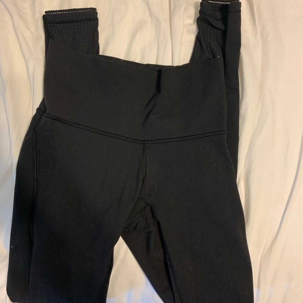 Lulu lemon full length leggings size 4 mesh detail